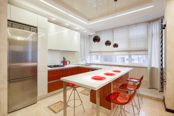 кухня в современном стиле с комбинированными шторами разной длины