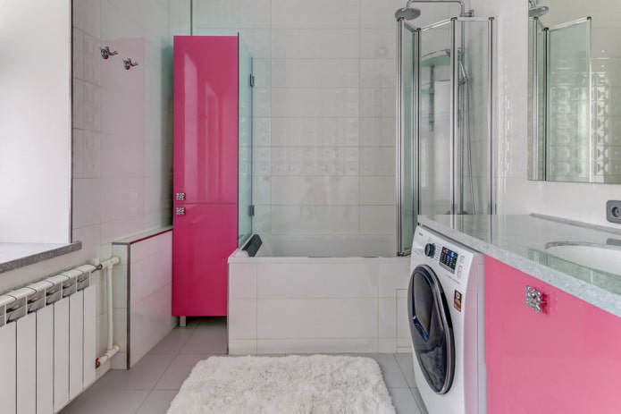 дизайн ванной с розовыми фасадами мебели