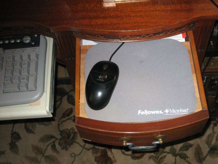 компьютерный стол из комода