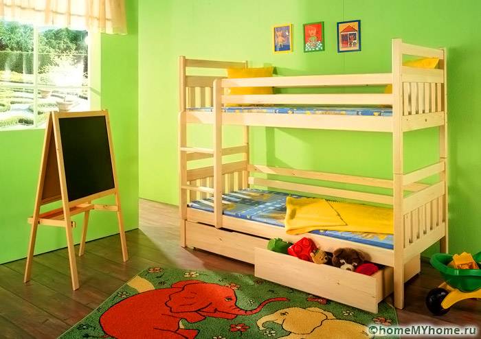 Двухъярусные спальные места замечательно смотрятся в детской