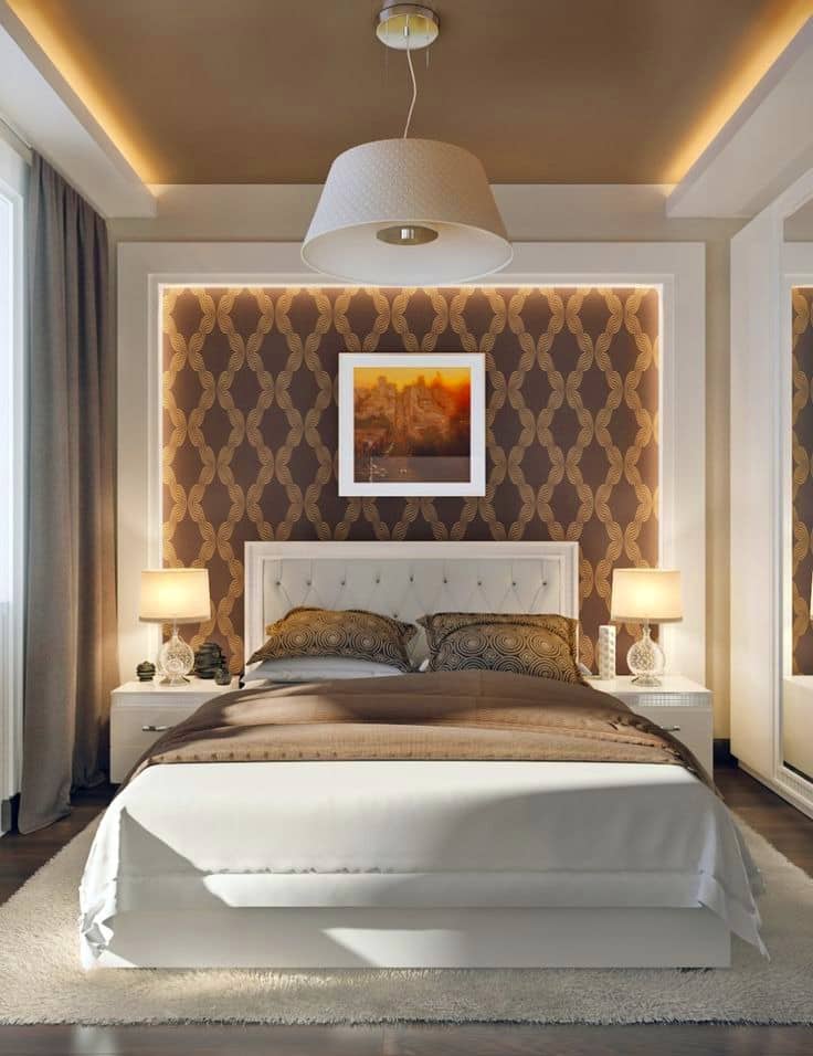 Оригинальный и уютный интерьер в сочетании с шикарной кроватью располагает к тихому и спокойному отдыху