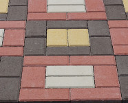 Фото укладки тротуарной плитки из трех цветов Рамка