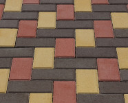 Фото укладки тротуарной плитки из трех цветов Елочка