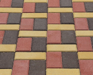 Фото укладки тротуарной плитки из трех цветов