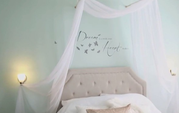 Теперь обычная кровать смотрится куда романтичней