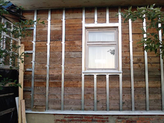 Особенности обшивки фасада деревянного дома сайдингом