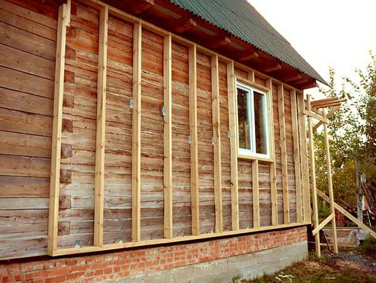 Особенности обшивки фасада деревянного дома сайдингом