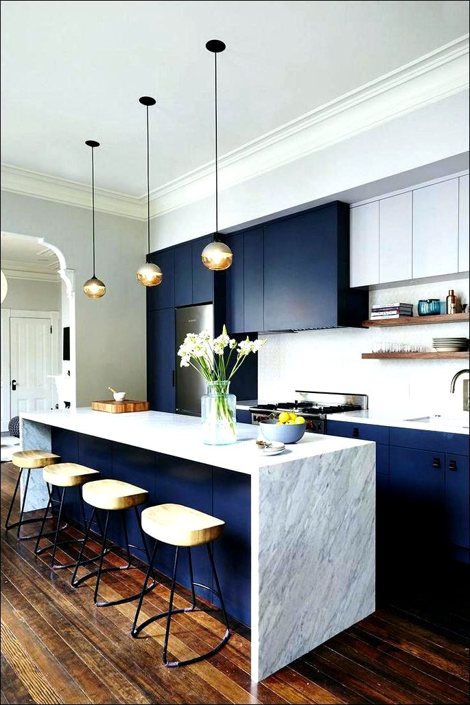Современный дизайн тёмно-синей кухни