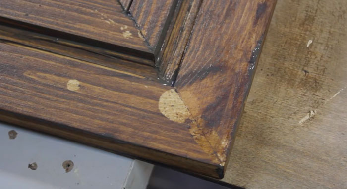 почему нужно вытирать клей при сборке деревянной рамы зеркала визажиста