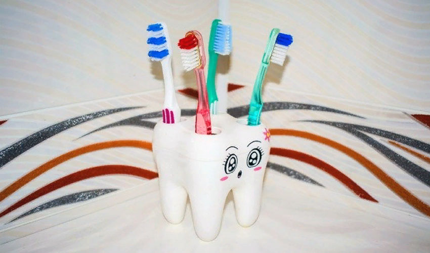 хранение зубных щеток
