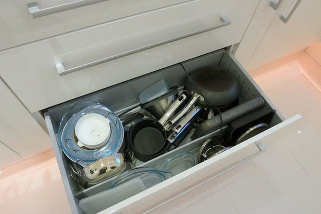 Хранение сковородок и кастрюль на кухне