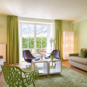 Акценты зеленого цвета в интерьере гостиной