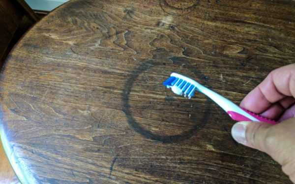 Шлифовка потертостей на мебели зубной пастой