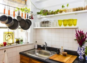 Хранение кастрюль и сковородок на кухне: идеи и лайфхаки