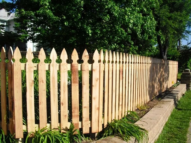 Забор классический штакетник деревянный