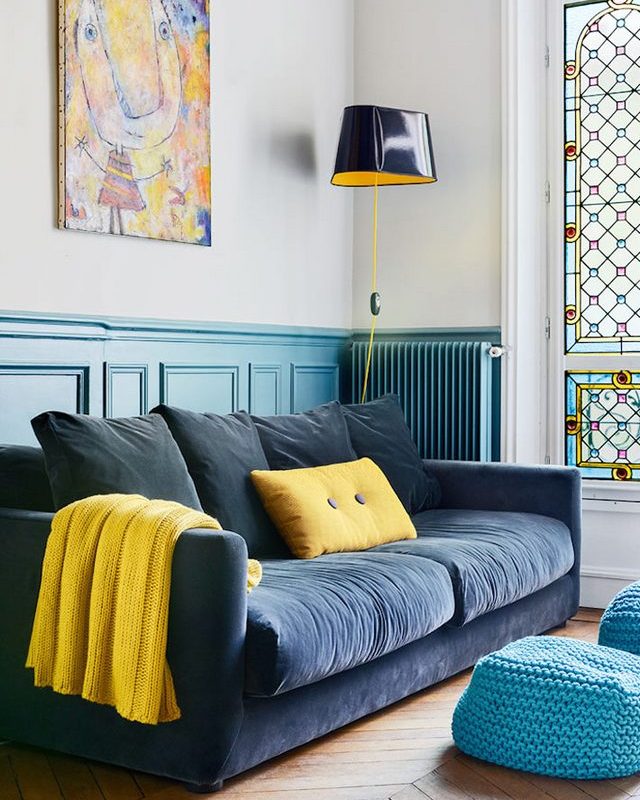 Синий диван сочетание с желтым фото в интерьере