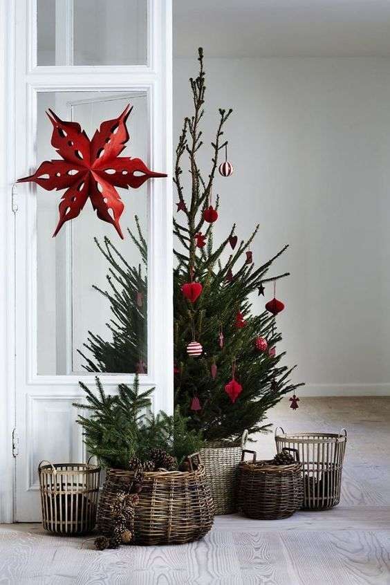 19-a-scandinavian-christmas-tree-between-modern-and-traditional-with-red-and-white-ornaments-and-baskets-around-3073467