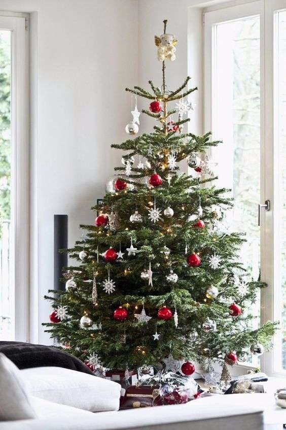 20-a-traditional-christmas-tree-with-white-red-metallic-ornaments-balls-snowflakes-and-stars-1-8501277