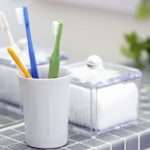 Где можно и как правильно хранить зубную щетку между чистками